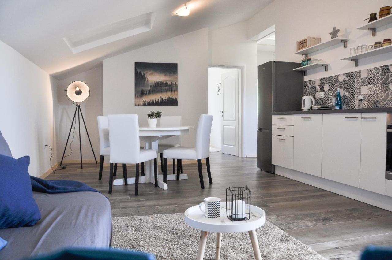 Apartmani Carnizza Ražanac Εξωτερικό φωτογραφία