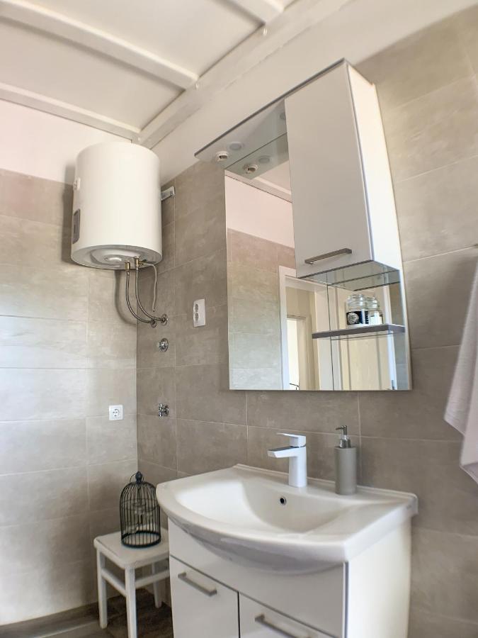 Apartmani Carnizza Ražanac Εξωτερικό φωτογραφία
