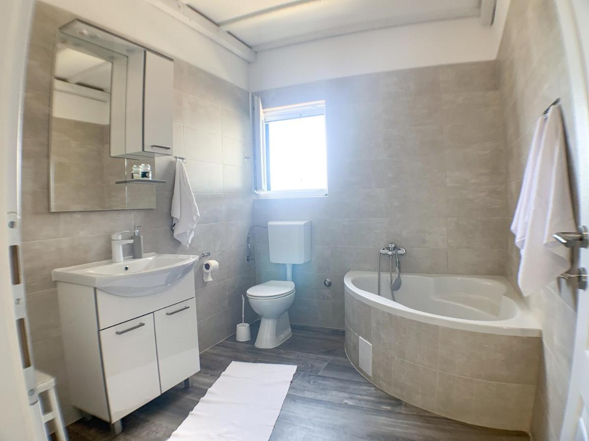 Apartmani Carnizza Ražanac Εξωτερικό φωτογραφία